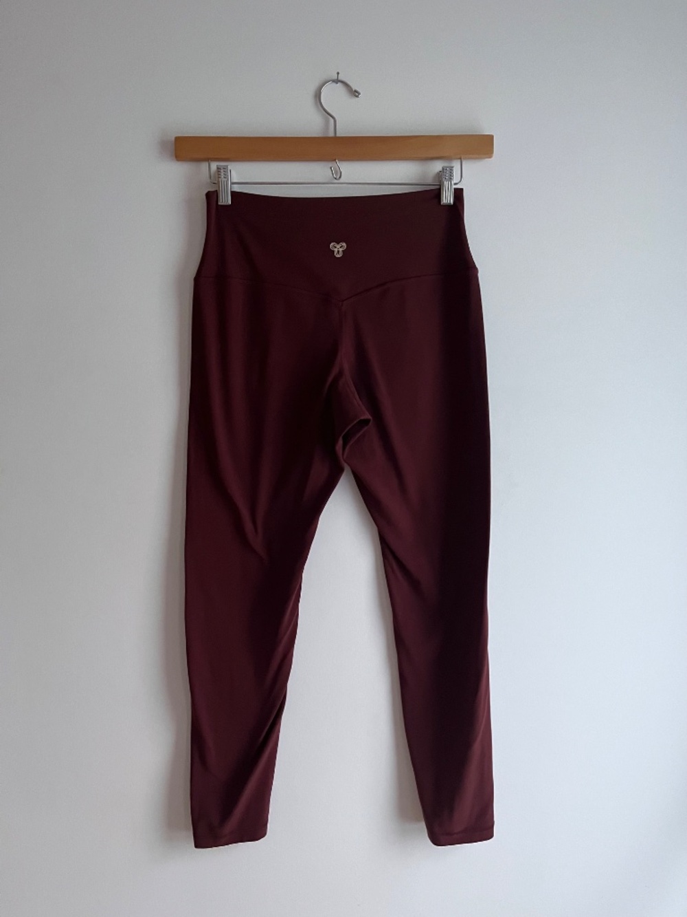 TNA cheeky leggings in burgundy - Size 12
